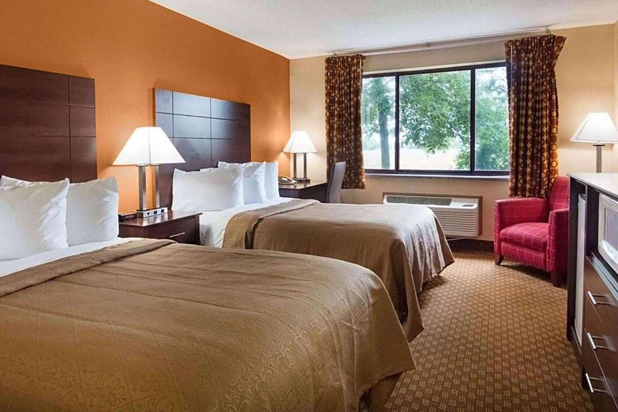 Super 8 By Wyndham Racine Hotel 2*